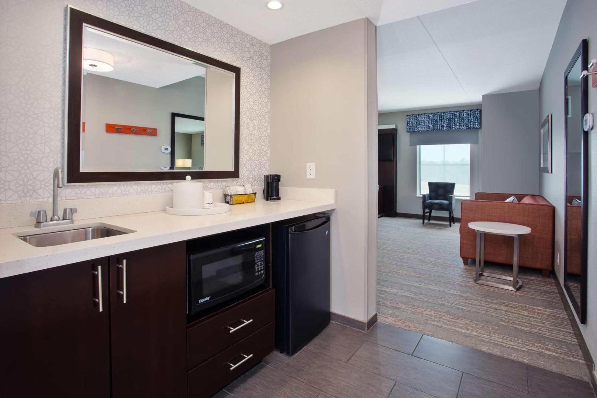 Hampton Inn & Suites Columbia/Southeast-Fort Jackson Экстерьер фото